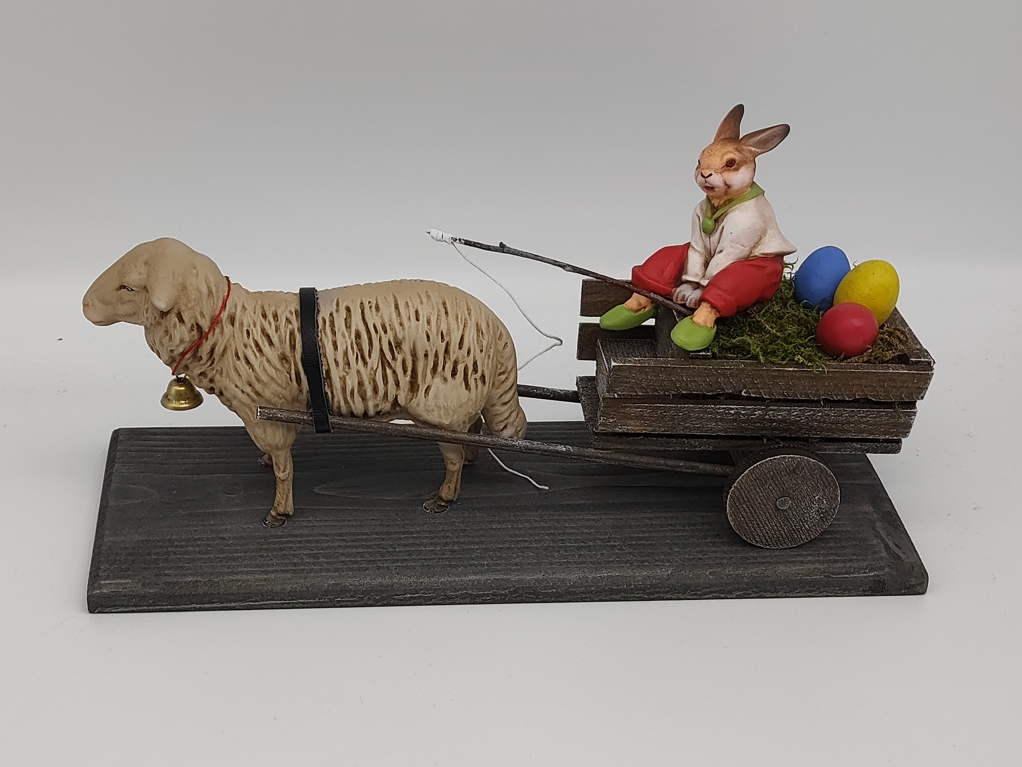 Ostergespann mit Schaf und Hasen auf Kutschbock Marolin Ostergespann mit Schaf und Hasen auf Kutschbock Antik & Modern