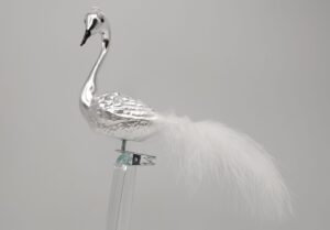 Halsvogel silber-weiss mit Krone Lauschauer Glashandwerk Antik & Modern